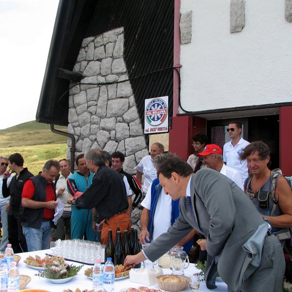 - Inaugurazione Aviosuperficie Lieta 2014 - <p>Il giorno 6 settembre a conclusione dell&#39;intenso lavoro dell&#39;AeC di&nbsp;Belluno con in testa il Presidente Chiesa ed il Consigliere Ferro,&nbsp;grazie alla preziosa collaborazione del Comune di Belluno si &egrave; provveduto ad inaugurare l&#39;aviosuperficie Lieta.</p>

<p><strong>Attenzione</strong>: l&#39;aviosupreficie presenta difficolt&agrave; di tipo medio-alto, in particolare per il fondo irregolare. Se ne sconsiglia l&#39;utilizzo senza&nbsp;aver preventivamente consultato l&#39;Aeroclub di Belluno.</p>

<p>Foto di E. Marchesi</p>
