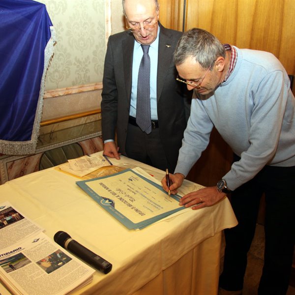 - Santa Lucia 2012 - <p>Alcune immagini della nostra cena</p>

<p>La cena si &egrave; svolta l&#39;8 dicembre al Ristorante Novecento annesso all&#39;Hotel Rovereto.</p>

<h2>Foto di Enzo Marchesi</h2>
