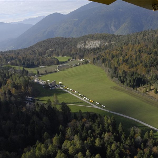 - Raduno AIPM a Sella Valsugana - chiusura stagione estiva 2014 - <p>Pranzo al Ristorante Carlon</p>

<p>+ 100!!</p>

<p>Foto di Flavio Canton e Valentina Musmeci</p>

<p>&nbsp;</p>
