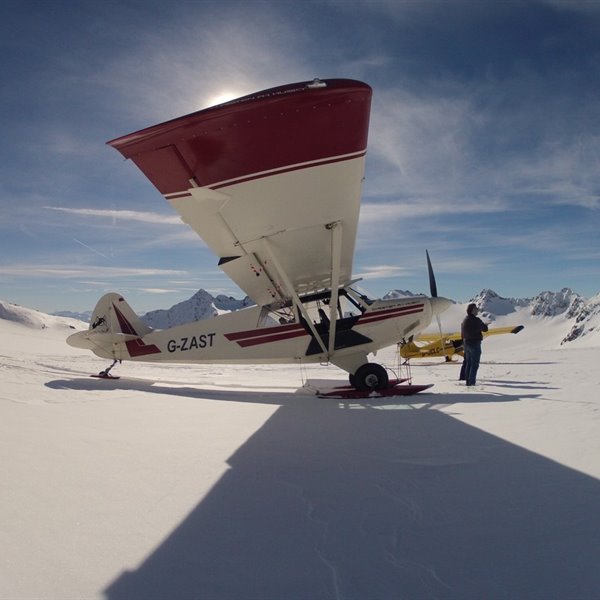 - Febbraio 2021 - Si esperimentano nuove piste  - Foto di Nunzio Toldo - <p>Luca Fini, Nunzio Toldo e Elmar Marinoni sperimentano nuove piste per la Scuola di Volo in Montagna di Bolzano..</p>
