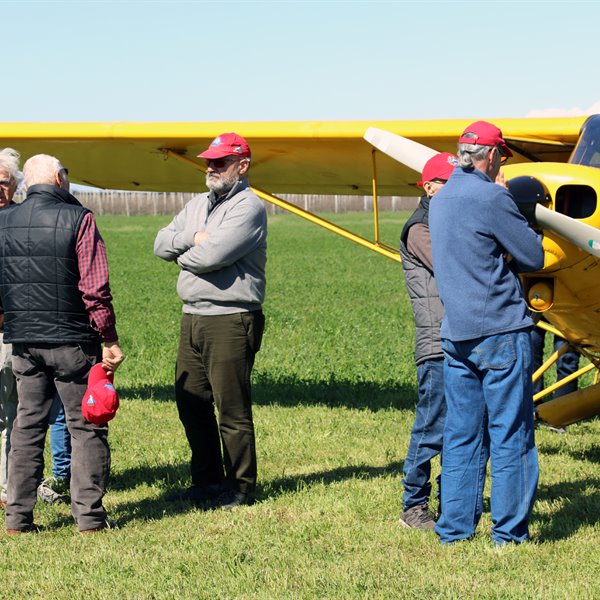 - 25 marzo 2023 - Apertura stagione a Vigarano Mainarda - Foto di Enzo Marchesi - <p>Bellissima giornata di sole e... vento! Nonostante&nbsp; 15-20 nodi di vento al traverso siamo riusciti a organizzare uno splendido evento. Grazie a Enrico Marangoni responsabile dell&#39;aviosuperficie ICARO VILLAGE per l&#39;organizzazione e l&#39;ospitalit&agrave;. Ottimo il Ristorante SPIRITO sulla stessa area.</p>
