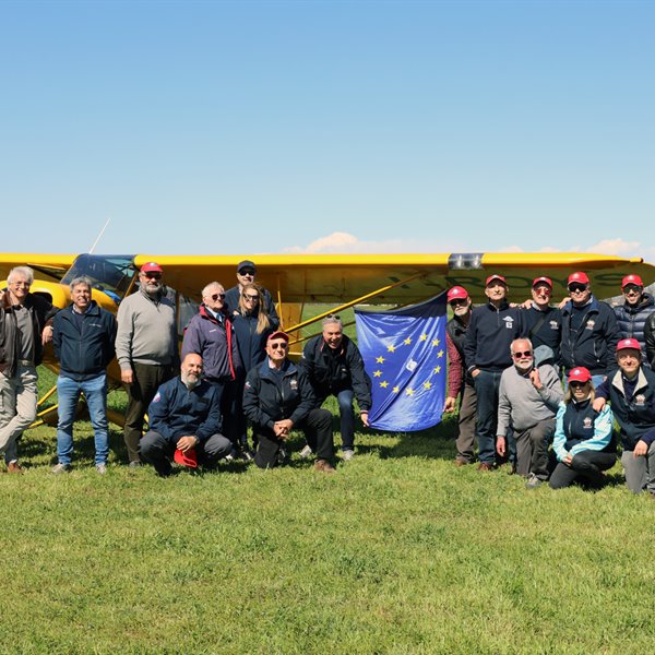 - 25 marzo 2023 - Apertura stagione a Vigarano Mainarda - Foto di Enzo Marchesi - <p>Bellissima giornata di sole e... vento! Nonostante&nbsp; 15-20 nodi di vento al traverso siamo riusciti a organizzare uno splendido evento. Grazie a Enrico Marangoni responsabile dell&#39;aviosuperficie ICARO VILLAGE per l&#39;organizzazione e l&#39;ospitalit&agrave;. Ottimo il Ristorante SPIRITO sulla stessa area.</p>
