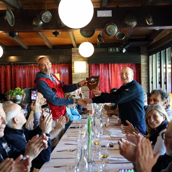 - 25 marzo 2023 - Apertura stagione a Vigarano Mainarda - Foto di Enzo Marchesi - <p>Bellissima giornata di sole e... vento! Nonostante&nbsp; 15-20 nodi di vento al traverso siamo riusciti a organizzare uno splendido evento. Grazie a Enrico Marangoni responsabile dell&#39;aviosuperficie ICARO VILLAGE per l&#39;organizzazione e l&#39;ospitalit&agrave;. Ottimo il Ristorante SPIRITO sulla stessa area.</p>
